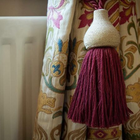 Moreton Hall Farm Bed & Breakfast นิวพอร์ต ภายนอก รูปภาพ
