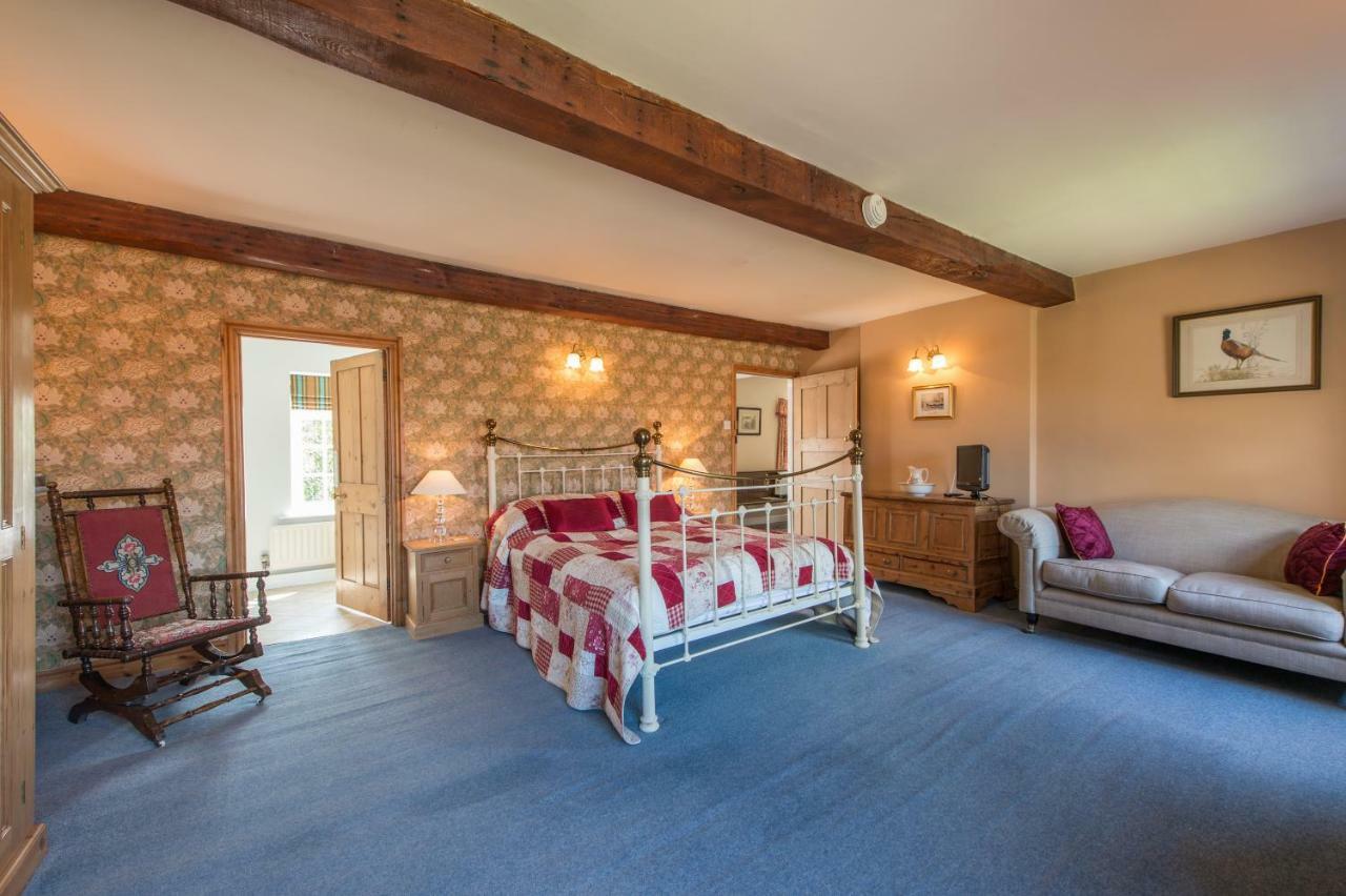 Moreton Hall Farm Bed & Breakfast นิวพอร์ต ภายนอก รูปภาพ