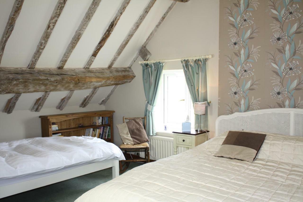Moreton Hall Farm Bed & Breakfast นิวพอร์ต ภายนอก รูปภาพ