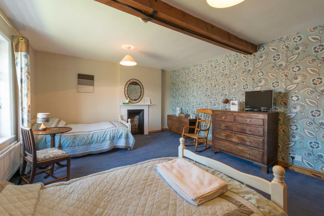 Moreton Hall Farm Bed & Breakfast นิวพอร์ต ภายนอก รูปภาพ