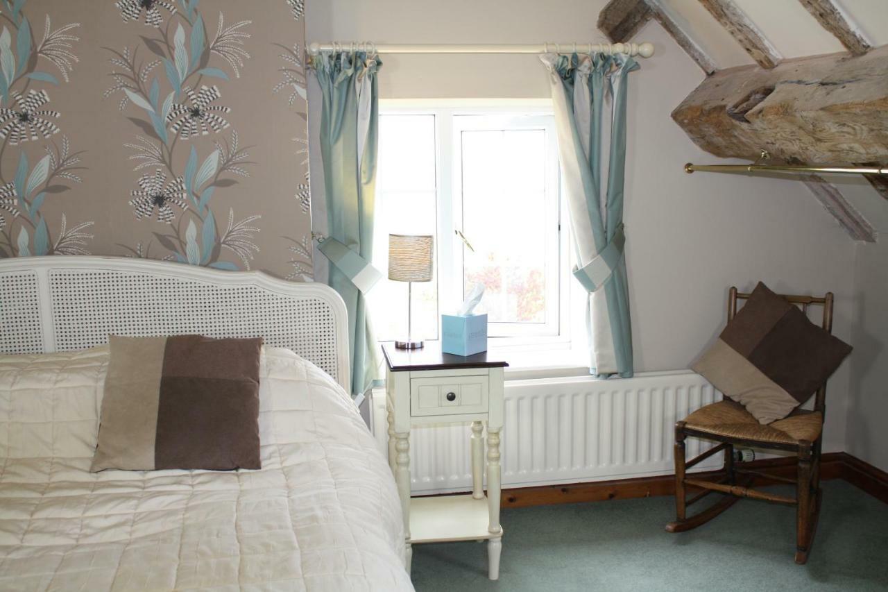 Moreton Hall Farm Bed & Breakfast นิวพอร์ต ภายนอก รูปภาพ