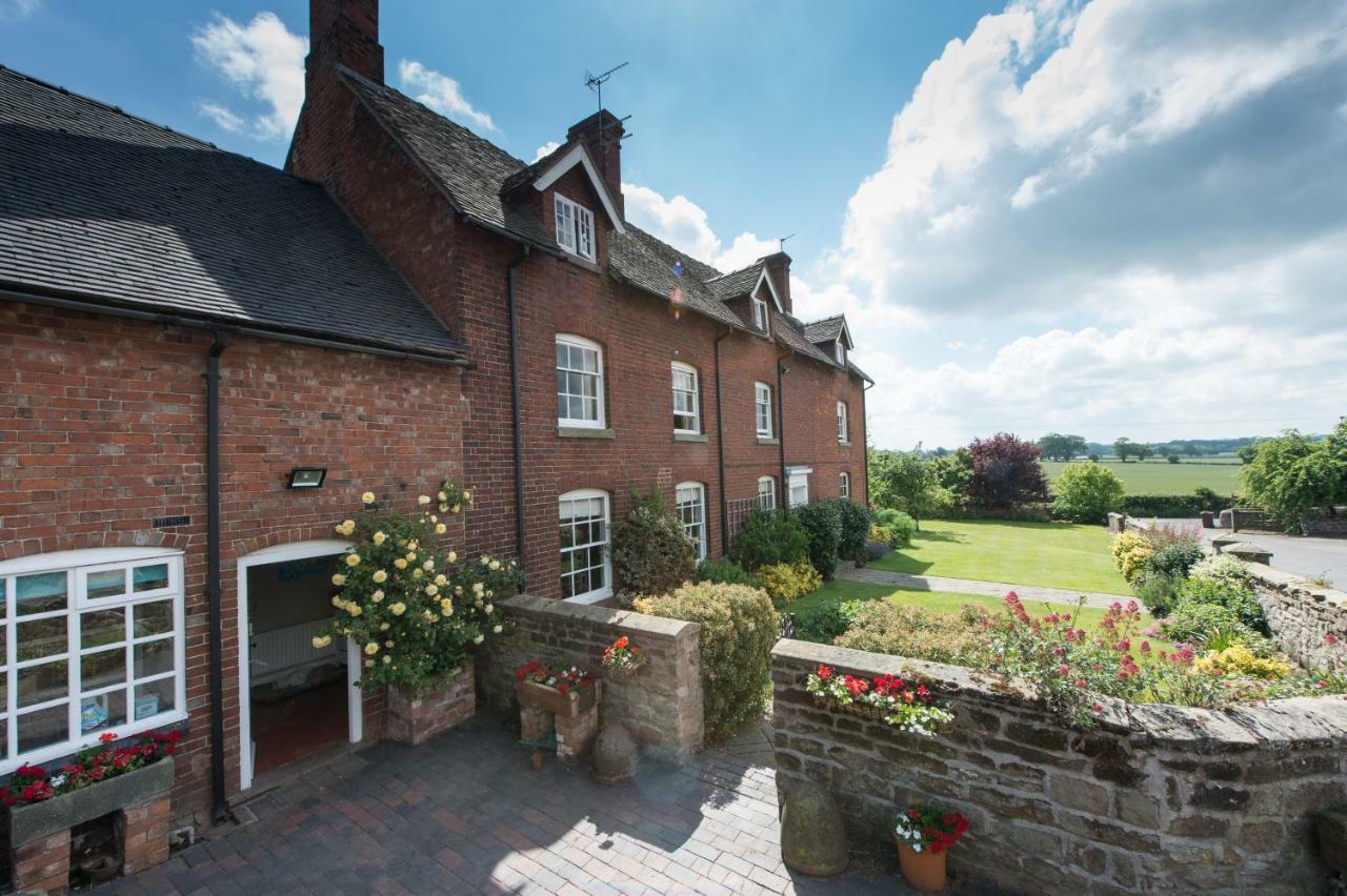 Moreton Hall Farm Bed & Breakfast นิวพอร์ต ภายนอก รูปภาพ