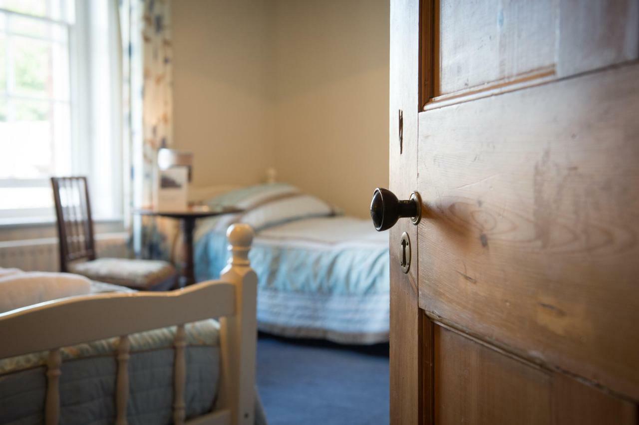 Moreton Hall Farm Bed & Breakfast นิวพอร์ต ภายนอก รูปภาพ