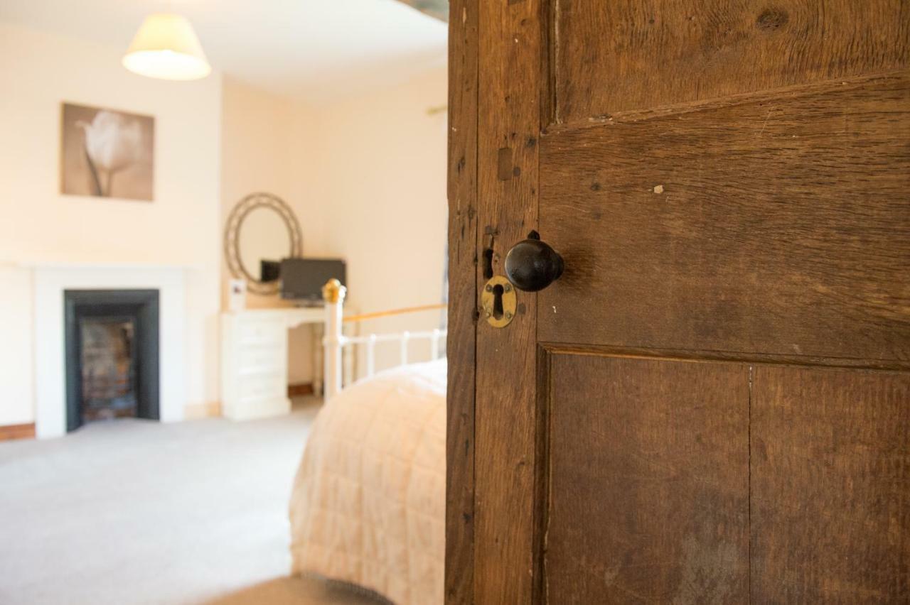 Moreton Hall Farm Bed & Breakfast นิวพอร์ต ภายนอก รูปภาพ
